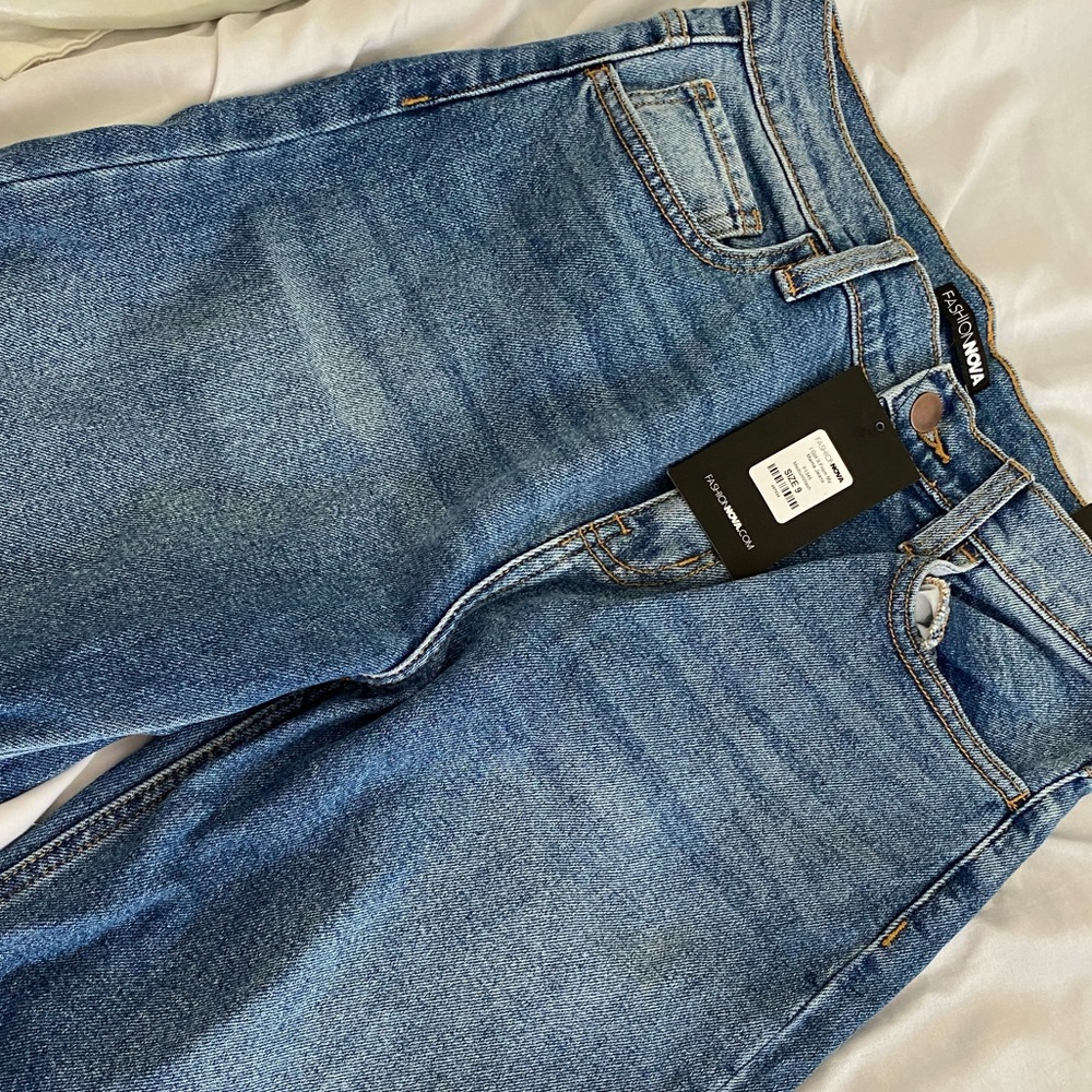 MOM jeans. Brand New with TAGS!!